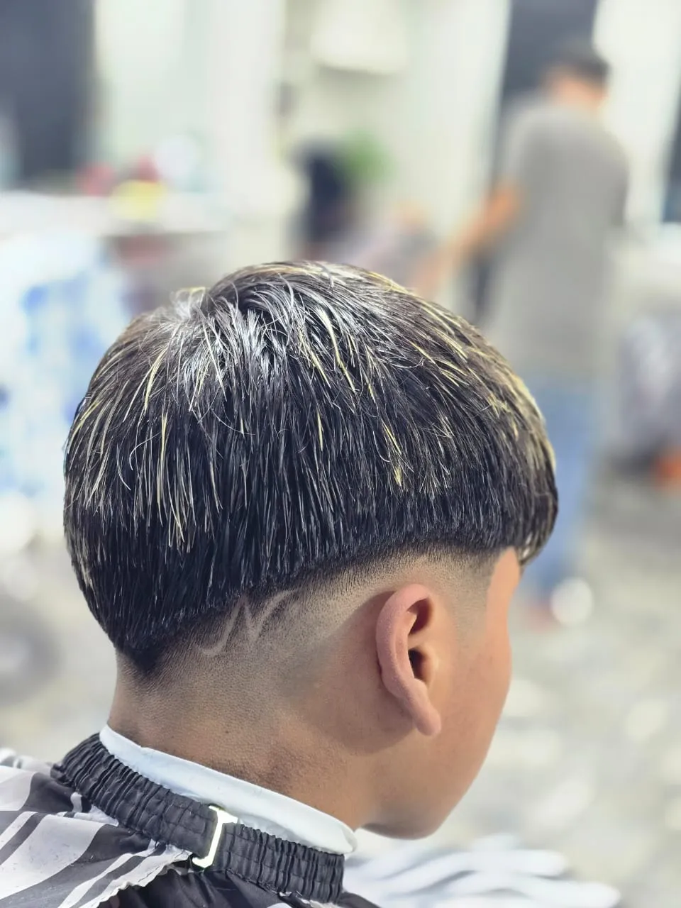 Corte: flequillo con reflejos